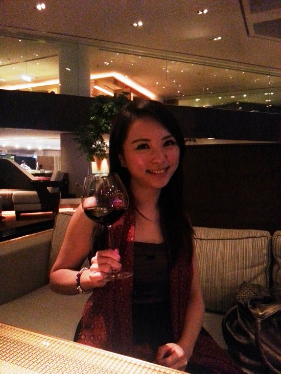 李青融 Levia（筆名/青融煉金），曾參選《2012香港小姐》及任職無線電視臺(TVB)實習(xí)主播