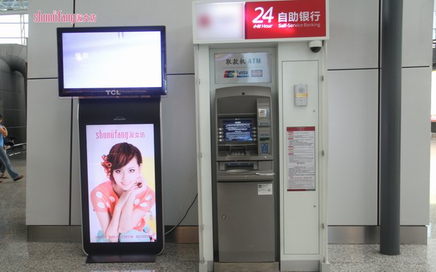 十八淑女坊2012年冬季新品發(fā)布會(huì)暨訂貨會(huì)-機(jī)場(chǎng)出發(fā)廳十八淑女坊廣告